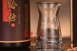 酱香型白酒为什么会空杯留香（酱香型白酒为什么会空杯留香）
