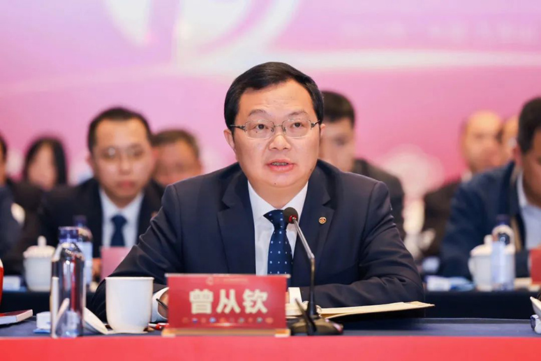 五粮液董事长曾从钦出席第十二届中国白酒T9峰会